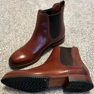 Frye Men’s Sawyer Chelsea Boots in Cognac. New and Never Worn! Size 9
